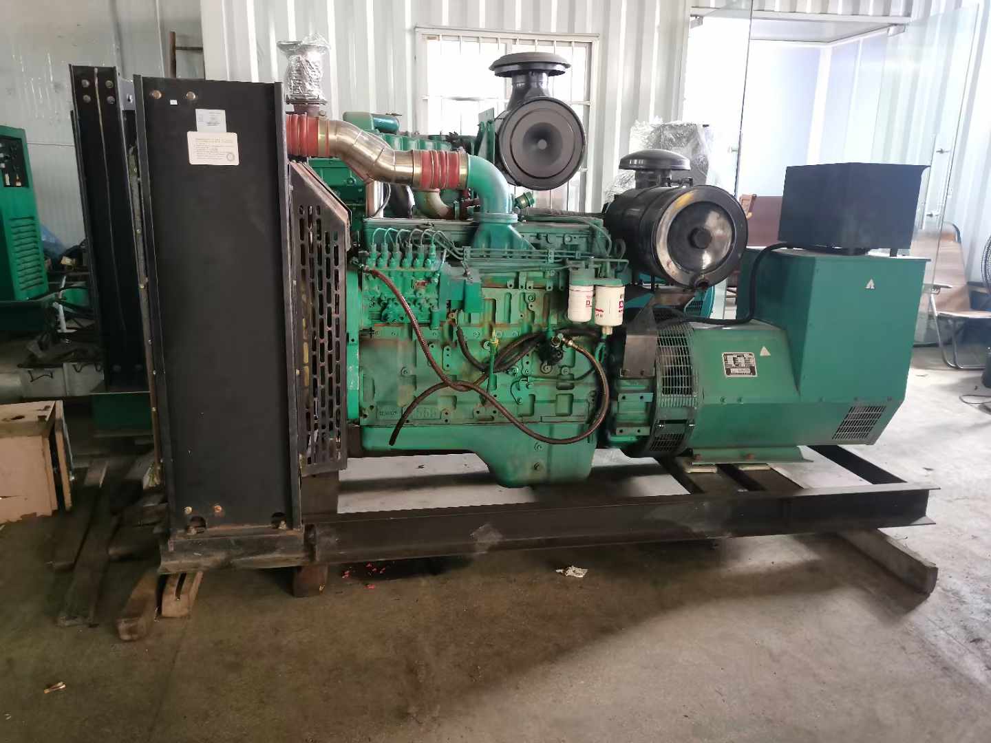 潜山发电机租赁如何确定电缆的承载电流是否在安全范围内？