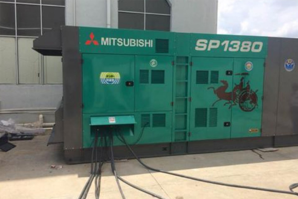 潜山为什么有些柴油发电机组的输出电压可以调节？